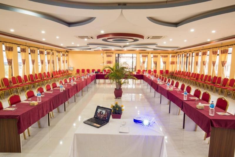 Hotel Royal Safari Csitvan Kültér fotó